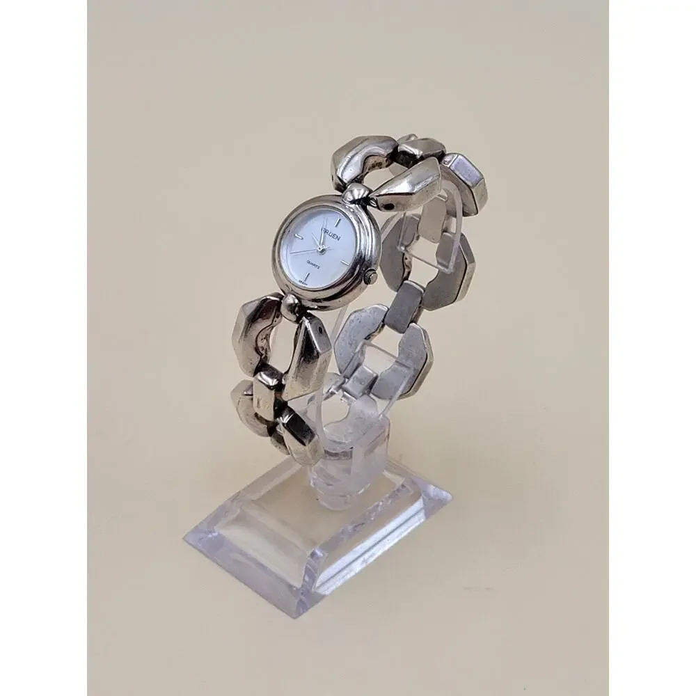 Vintage Gruen Ladies Watch Swiss Quartz ETA 902.104 Silver Tone Bracelet Rare